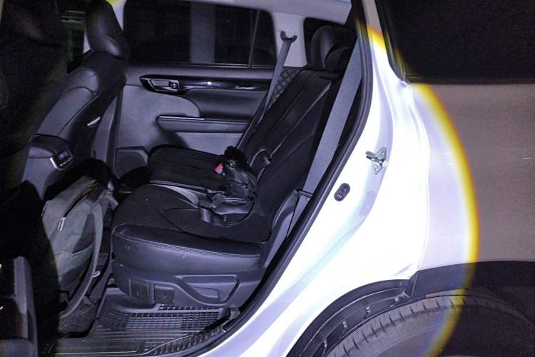 Used Toyota Highlander 2023 2.5L Smart Electric Hybrid Dual-Drive Elite Version 7 Seats Left Rear Seat