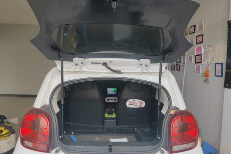 Used Roewe Clever 2021 302km All-Round Version Trunk