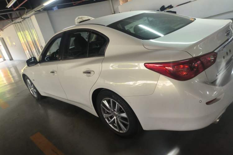 Used Infiniti Q50 2014 2.0T Comfort Edition
