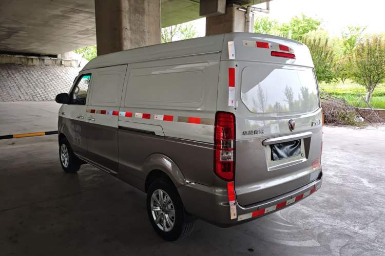 Used Jinbei New Hiace S 2023 1.5L Wealth Edition Van 2/5-Seater Non-Air-Conditioned Version SWC15M