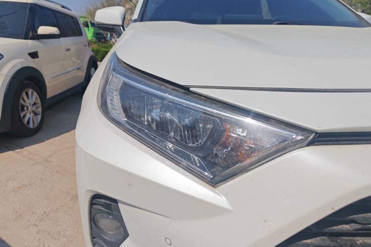 Used Toyota RAV4 2022 2.0L CVT Two-Wheel Drive Fashion Plus Edition Right Front Headlight