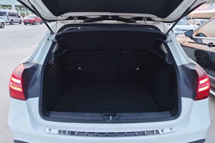 Used Mercedes-Benz GLA 2018 GLA 200 Fashion Model Trunk