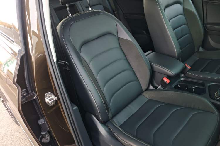 Used Volkswagen Tiguan L 2021 330TSI Automatic Two-Wheel Drive R-Line Enhanced Edition Right Front Seat