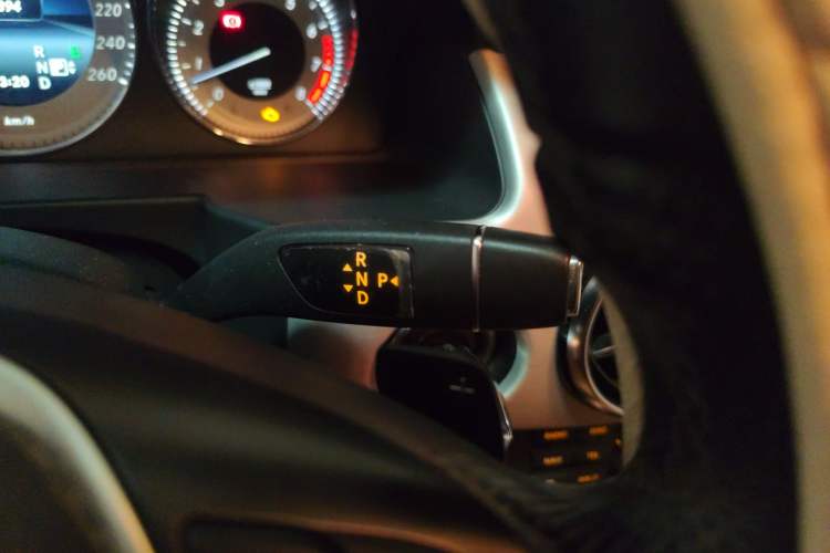 Used Mercedes-Benz GLK-Class 2013 GLK 300 4MATIC Dynamic Sunroof Model