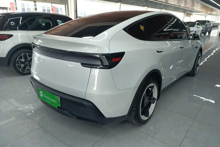 Used Tesla Model Y 2025 Long-Range All-Wheel-Drive Version
