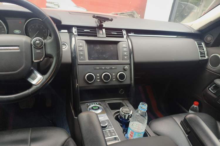 Used Land Rover Discovery 2017 3.0 SC V6 SE Audio And AC Panel