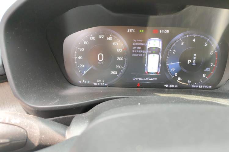 Used Volvo XC40 2021 T3 Zhiyuan Luxury Edition Odometer Close Up