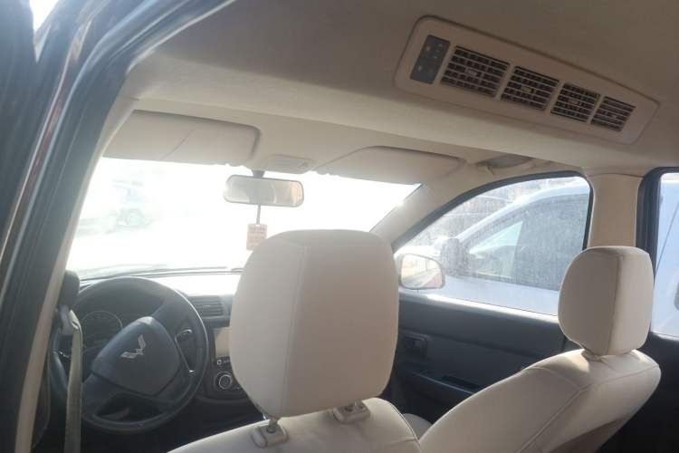 Used Wuling Hongguang 2019 1.5L S Comfort Edition China VI LAR