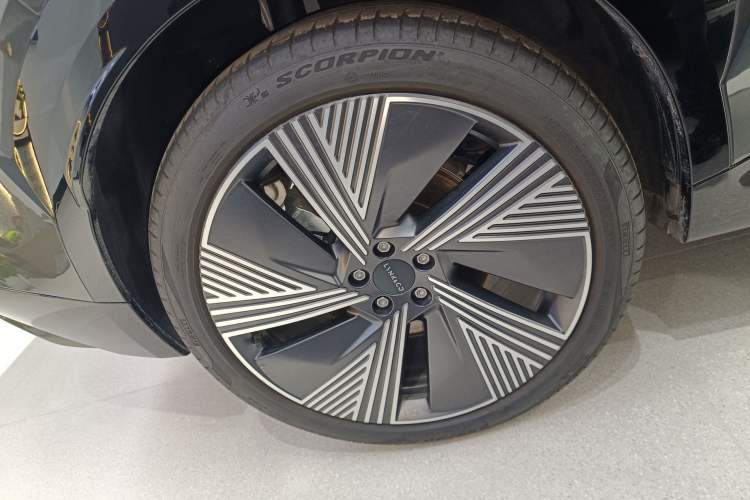 Used Lynk & Co 08 EM-P 2023 245km Ultra-Long Range Halo Right Rear Wheel Hub