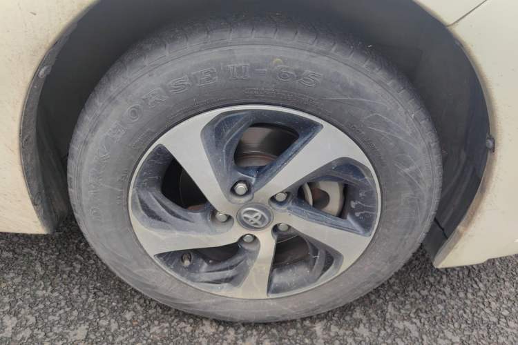 Used Toyota Levin 2017 Revised Dual-Engine 1.8H GS E-CVT Elite Sunroof Version China V Standard Right Front Wheel Hub