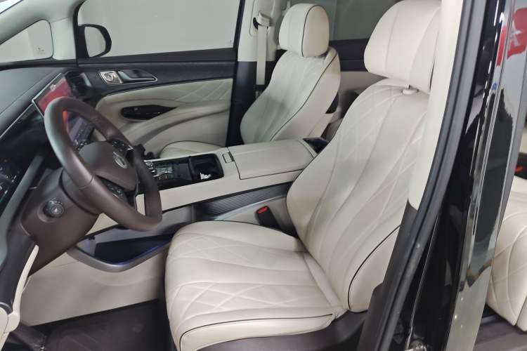 Used Denza D9 2024 DM-i 1050 Luxury Model