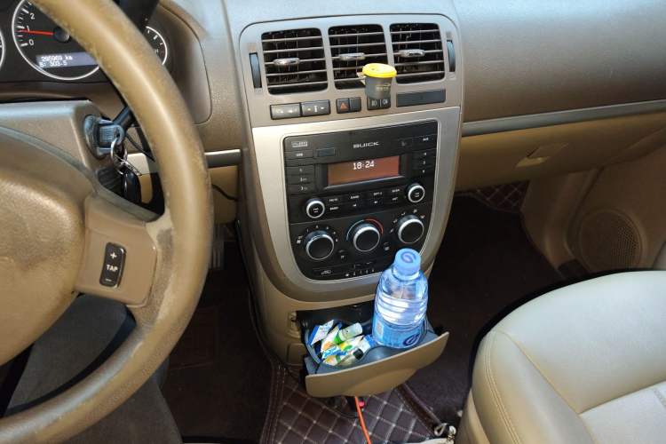 Used Buick GL8 2014 2.4L Classic Edition Audio And AC Panel