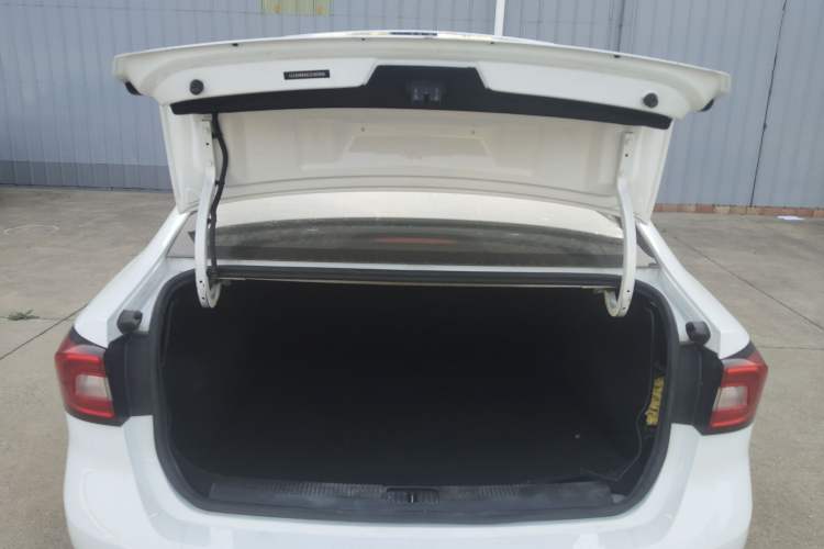 Used Roewe i5 2020 1.5L Manual 4G Connect Leehao Flagship Edition Trunk