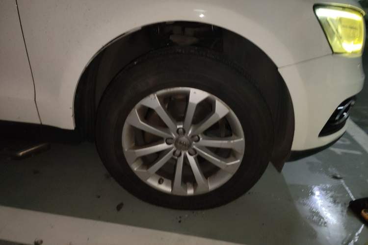 Used Audi Q5 2013 40 TFSI Technology Edition Right Front Wheel Hub