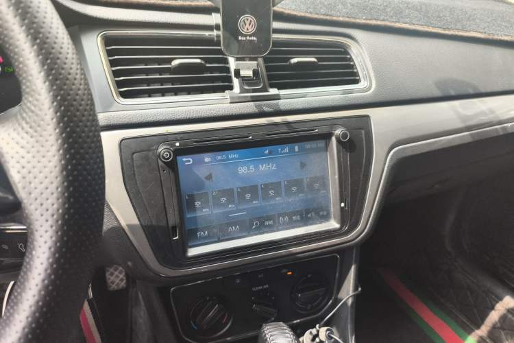 Used Volkswagen Lavida 2015 1.6L Automatic Comfort Edition Audio And AC Panel