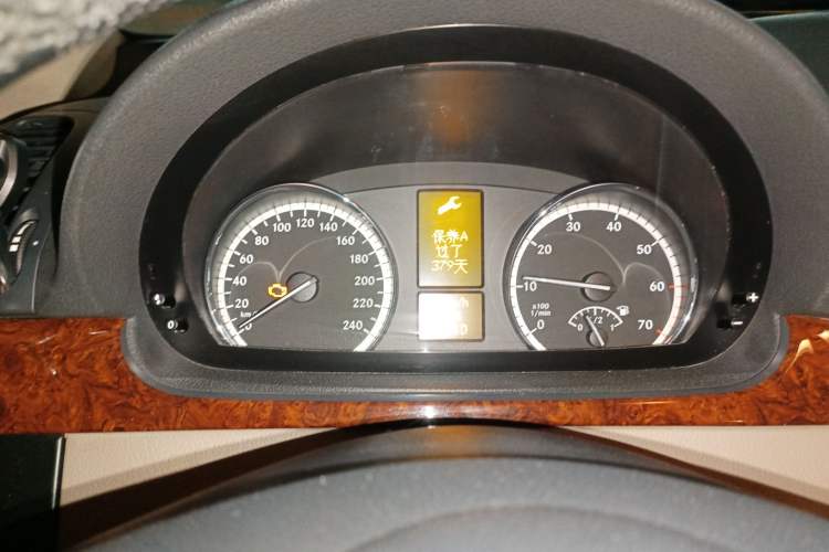 Used Mercedes-Benz Viano 2013 3.0L Hospitality Edition Instrument Cluster