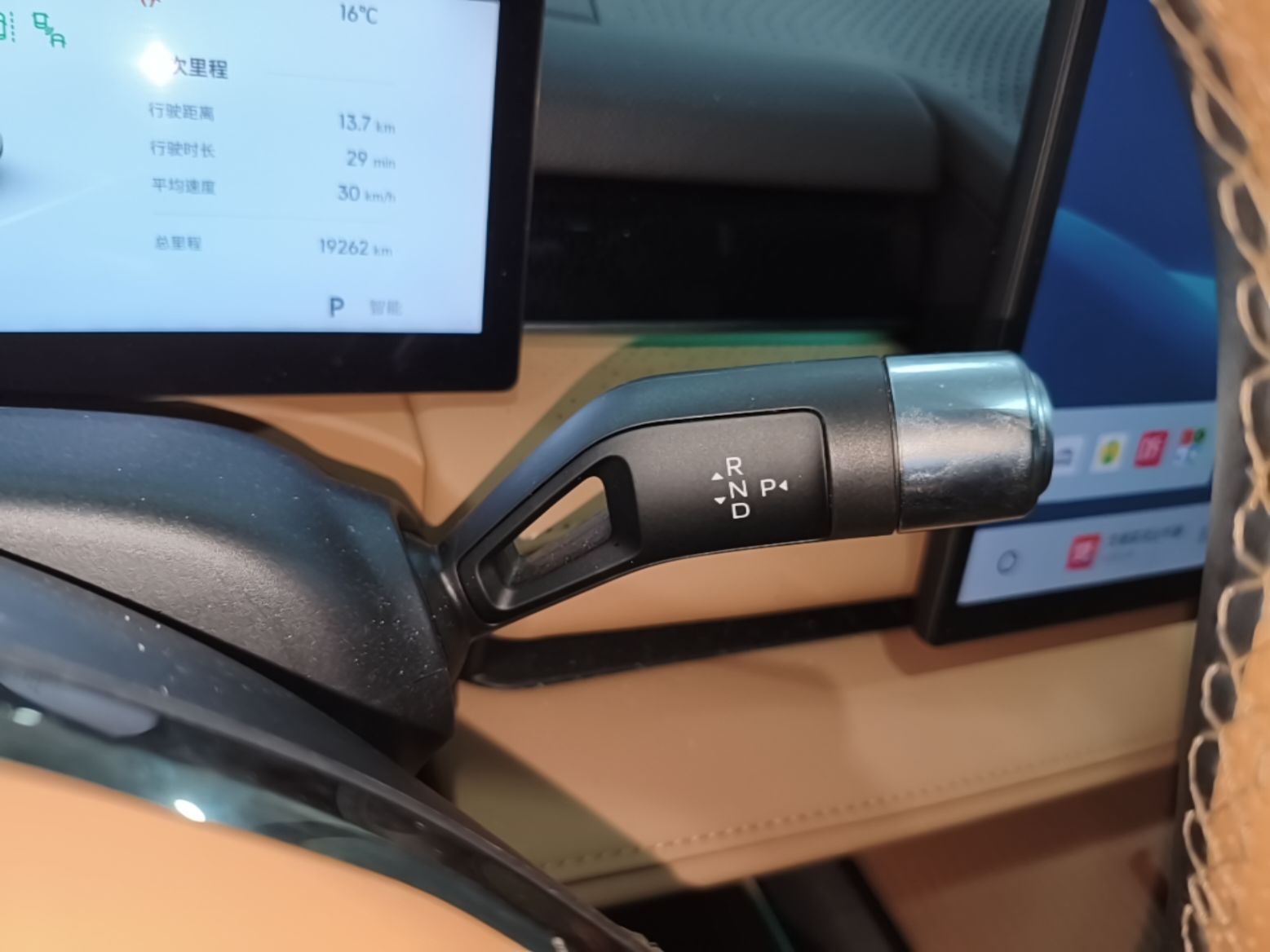 Geely Galaxy 8 2025 130km EM-i Deluxe Edition — снимка 16
