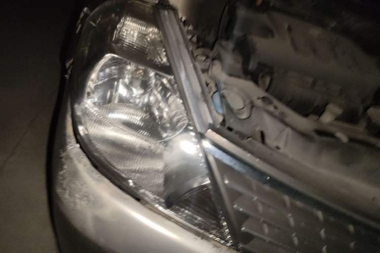 Used Nissan Tiida Sedan 2005 1.6JE AT Right Front Headlight