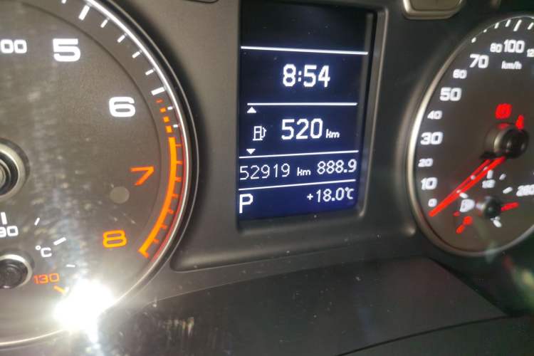 Used Audi Q3 2013 35 TFSI Comfort Model Odometer Close Up