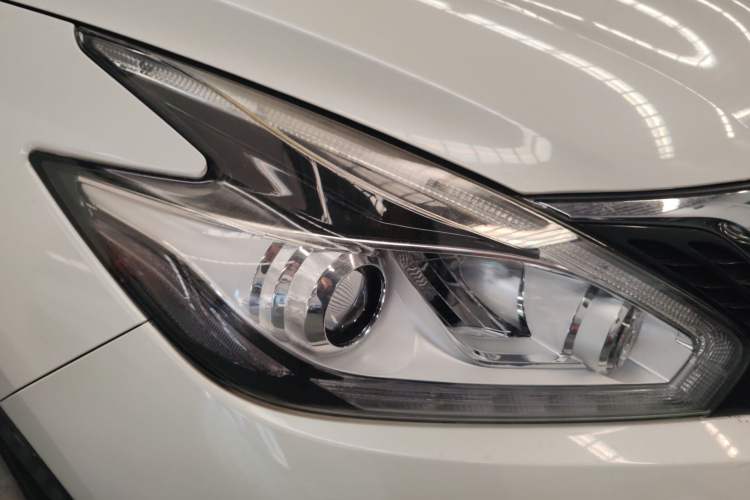 Used Nissan Murano 2017 2.5L XL Two-Wheel Drive Smart Edition Right Front Headlight