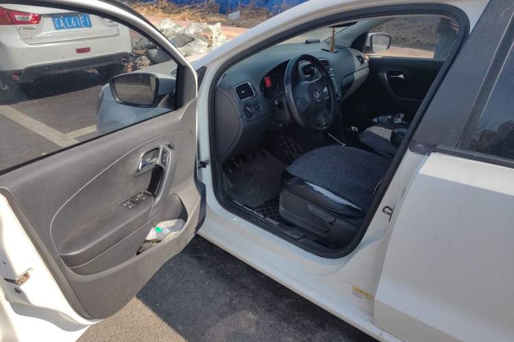 Used Volkswagen Polo 2013 1.4L Manual Comfort Edition
