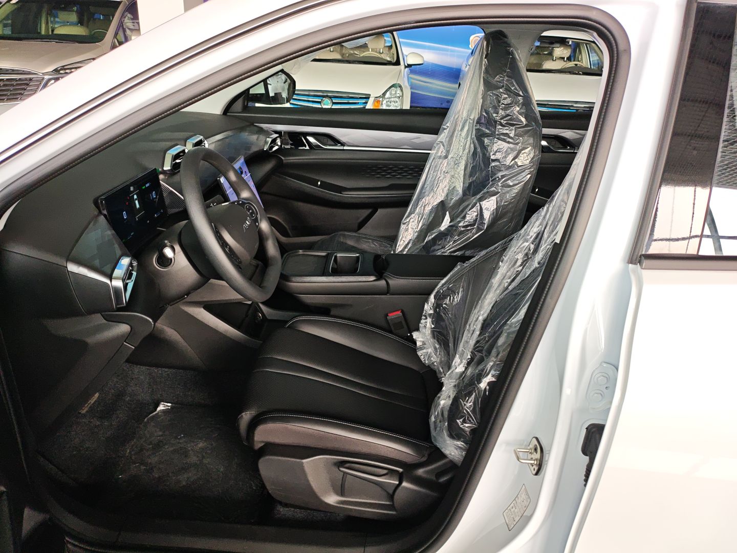 المقاعد الأمامية داخل السيارة