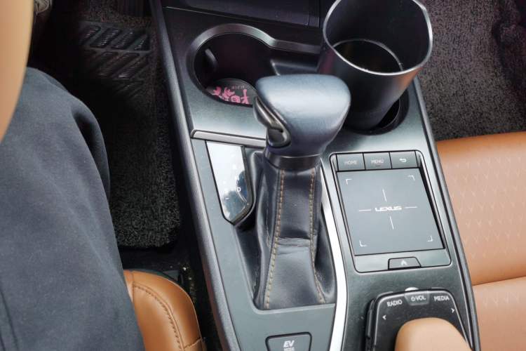 Used Lexus UX 2020 260h Explore-Cool Edition Gear Lever