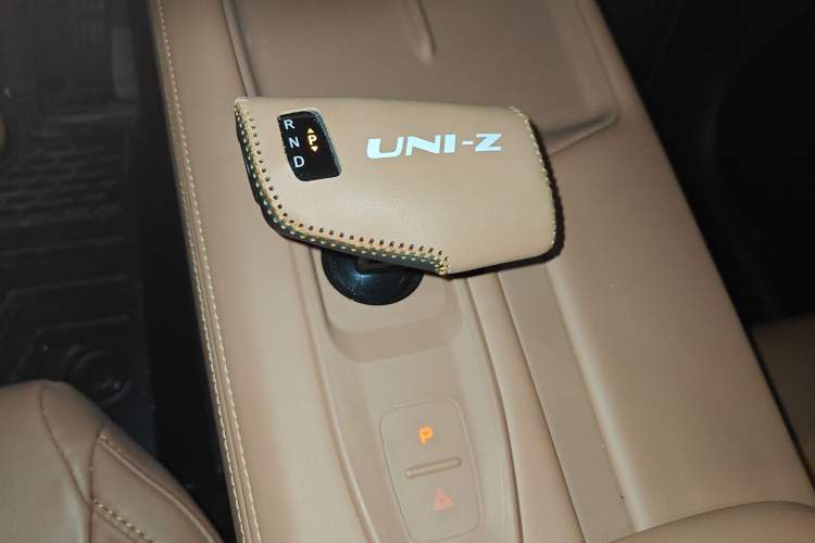 Used CHANGAN UNI-Z New Energy 2024 Blue Whale Smart Electric iDD 125km Beyond Edition
