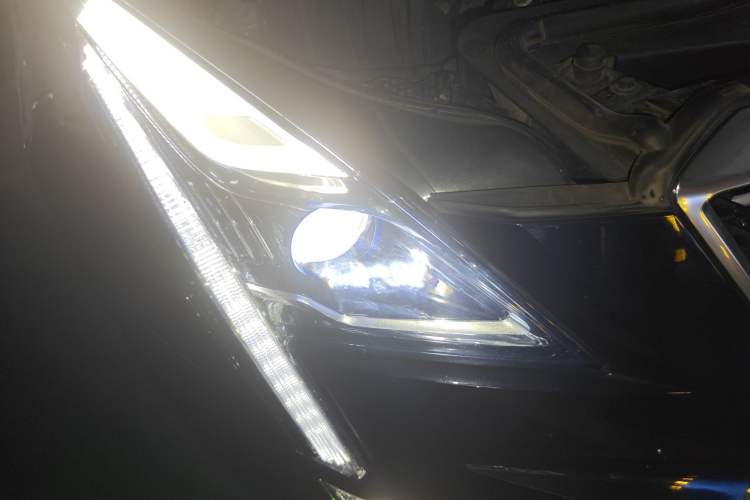 Used Cadillac XT5 2020 Revised Version 28T Luxury Edition Right Front Headlight