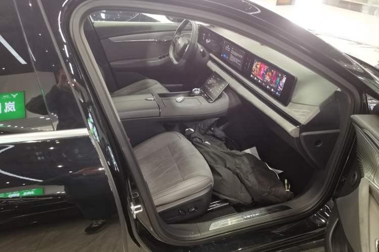 Used VOYAH PASSION 2023 Four-Wheel Drive Standard Edition