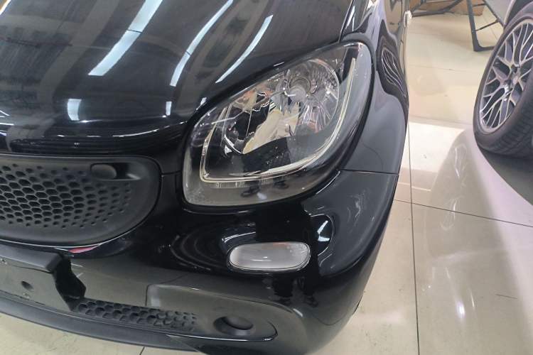 Used smart forfour 2016 1.0L 52 kW Dynamic Edition
