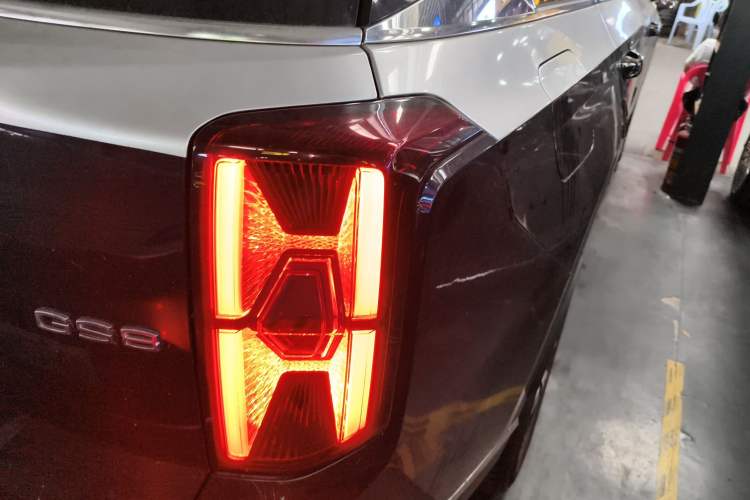 Used GAC Trumpchi GS8 2022 Linghang Series 2.0 TGDI Two-Wheel-Drive Luxury Smart Connectivity Version (7 Seats) Right Rear Taillight