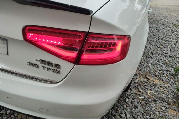 Used Audi A4L 2015 35 TFSI Automatic Standard Model Right Rear Taillight