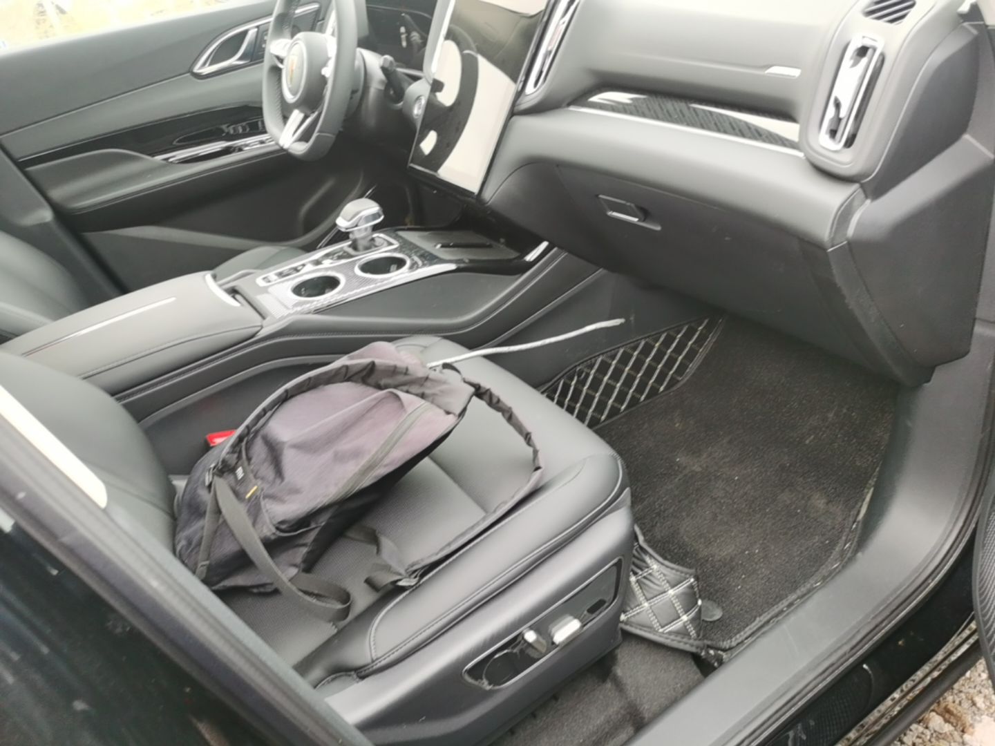 Hongqi HS3 PHEV 2025 Model 117km Jingwei Edition — снимка 19