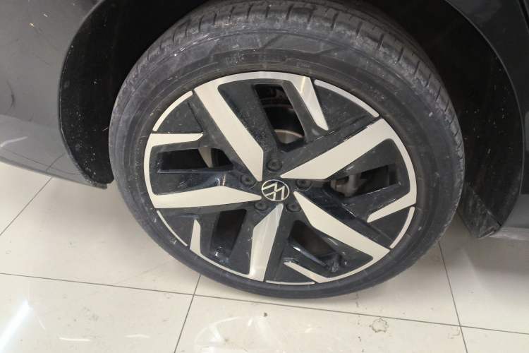 Used Volkswagen Lamando 2022 Lavida L 280TSI DSG Cool & Spicy Edition Right Rear Wheel Hub