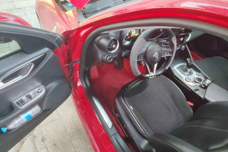 Used Alfa Romeo Giulia 2017 2.0T 200HP Luxury Edition