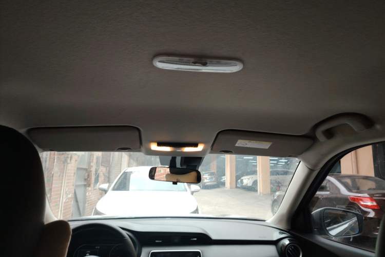 Used Nissan Kicks 2021 1.5L XV CVT Smart Connect Luxury Edition Headliner