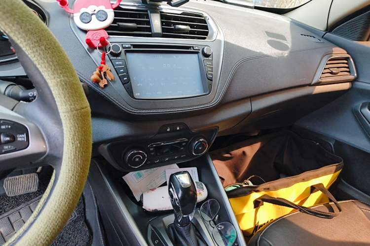 Used Ford Escort 2015 1.5L Automatic Fashion Model Audio And AC Panel