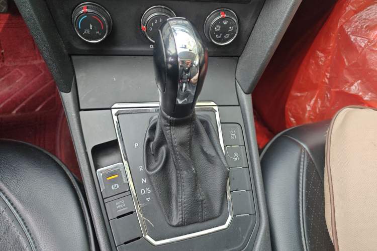 Used Volkswagen Lamando 2017 230TSI DSG Fashion Edition
