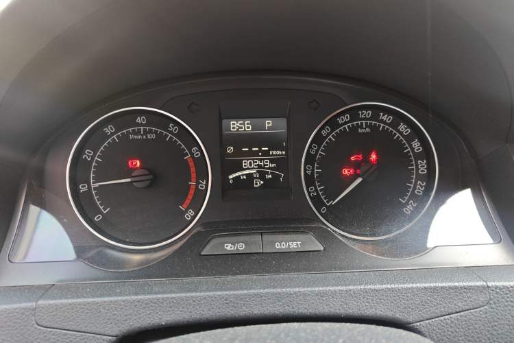 Used Skoda Rapid Spaceback 2016 Revised Version 1.6L Automatic Front-Drive Edition Instrument Cluster