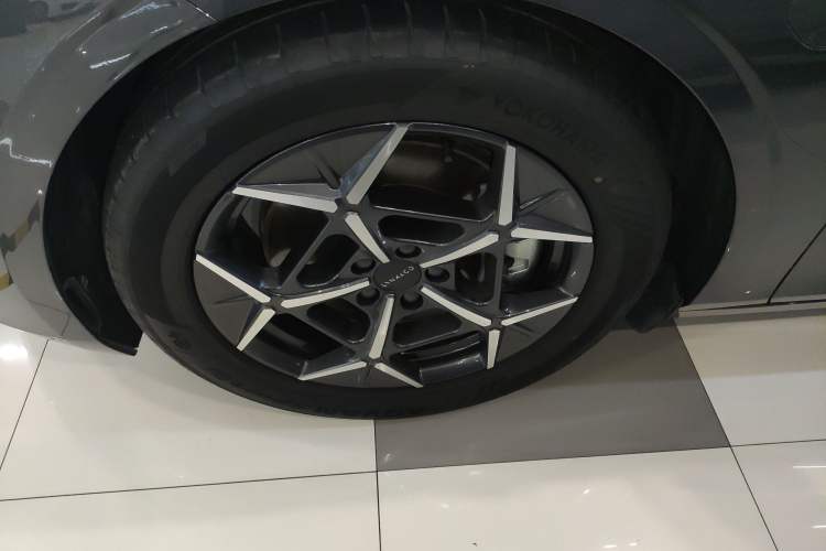 Used Lynk & Co Z10 2025 95 kWh 766 km Range Rear-Wheel Drive Max