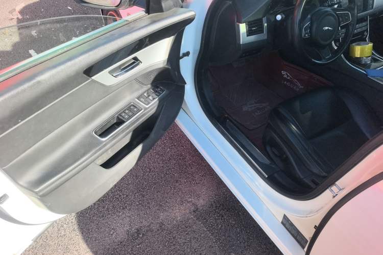 Used Jaguar XF 2016 XF 3.0 SC Two-Wheel-Drive Luxury Edition
