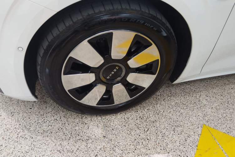 Used Zeekr 009 2022 WE Edition Exterior 2