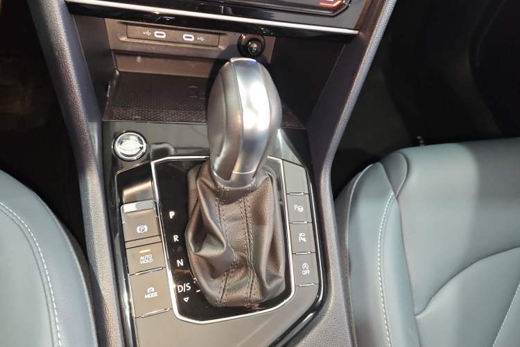 Used Volkswagen Tharu 2023 300TSI Two-Wheel-Drive Moon Luxury Edition