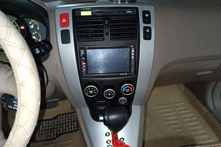 Used Hyundai Tucson 2013 2.0L Automatic Two-Wheel Drive Comfort Version Audio And AC Panel