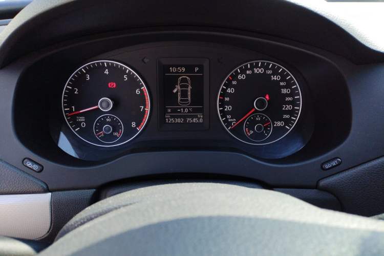 Used Volkswagen Sagitar 2014 Revised Version 1.4TSI Automatic Luxury Edition Instrument Cluster