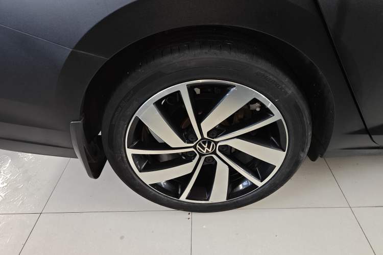 Used Volkswagen Sagitar 2023 300TSI DSG Excellence Edition Right Rear Wheel Hub