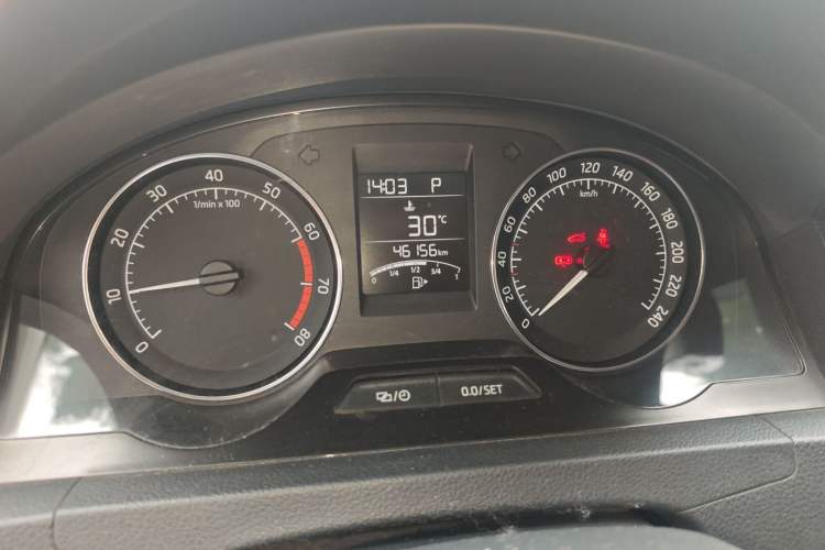 Used Skoda Rapid Spaceback 2016 Revised Version 1.6L Automatic Front-Drive Edition Odometer Close Up