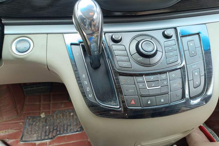 Used Buick GL8 2011 2.4L CT Luxury Business Comfort Edition