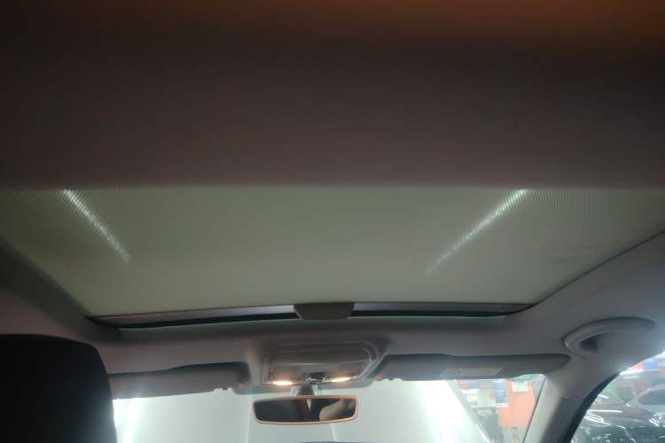 Used Skoda Octavia 2019 TSI280 DSG SmartDrive Luxury Edition China VI Headliner